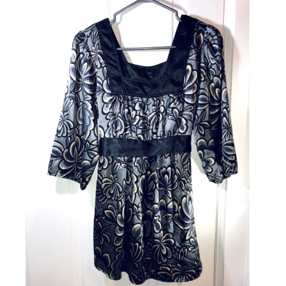 [SMART SET] Metallic Floral Blouse